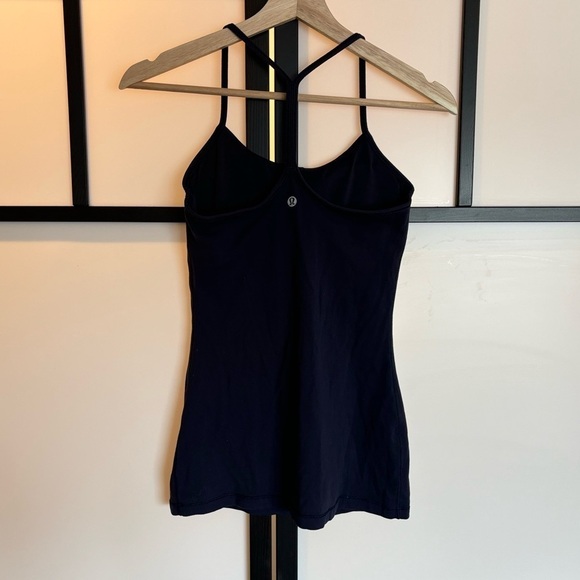 Lululemon Power Pose blue tank top w/built in bra. Size 4 - Picture 1 of 11